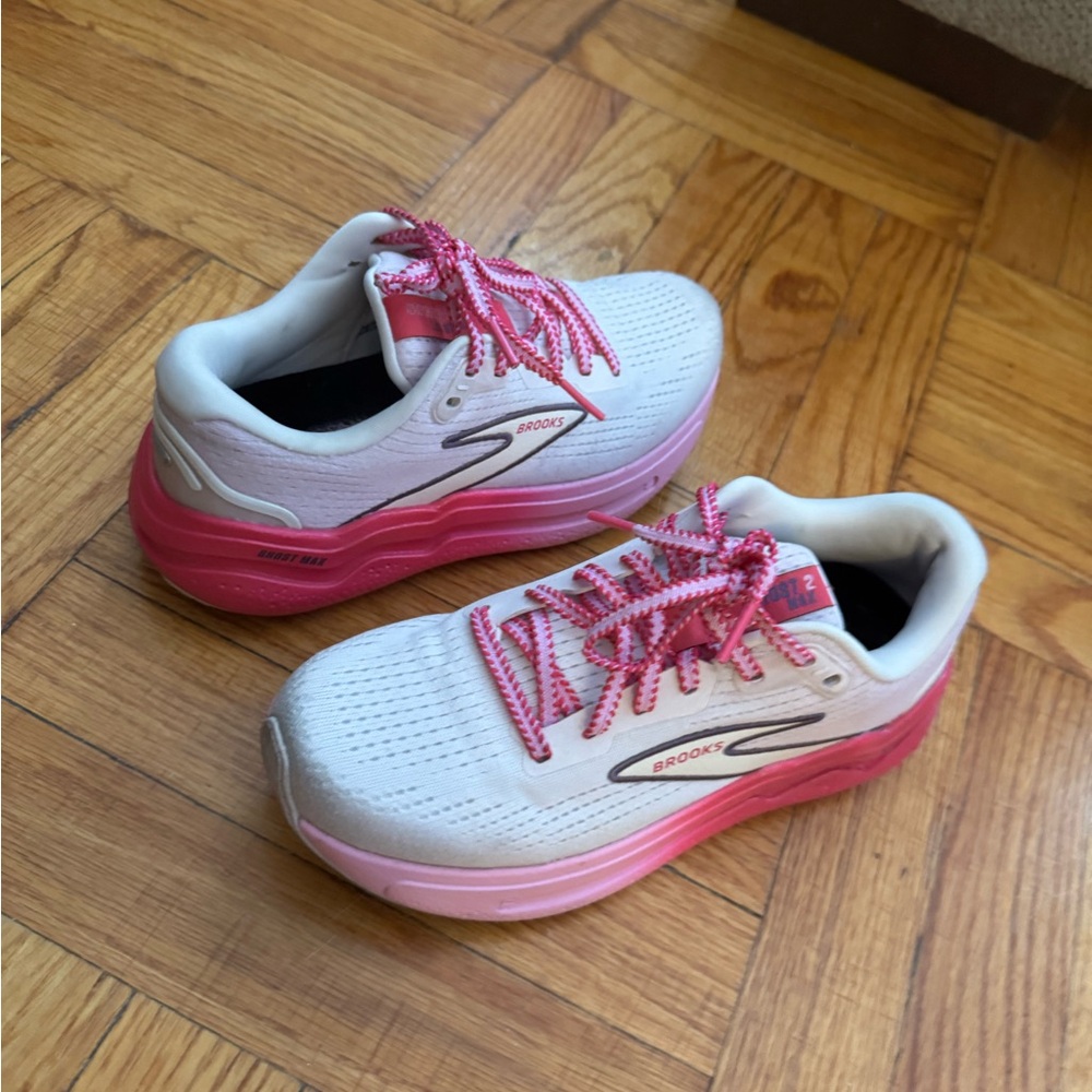 Brooks White and Pink Ghost Max